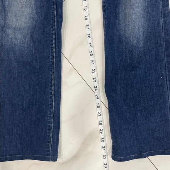 White House Black Market Embellished Boot 
Leg Jeans.  Sz 6 - Picture 7 of 10